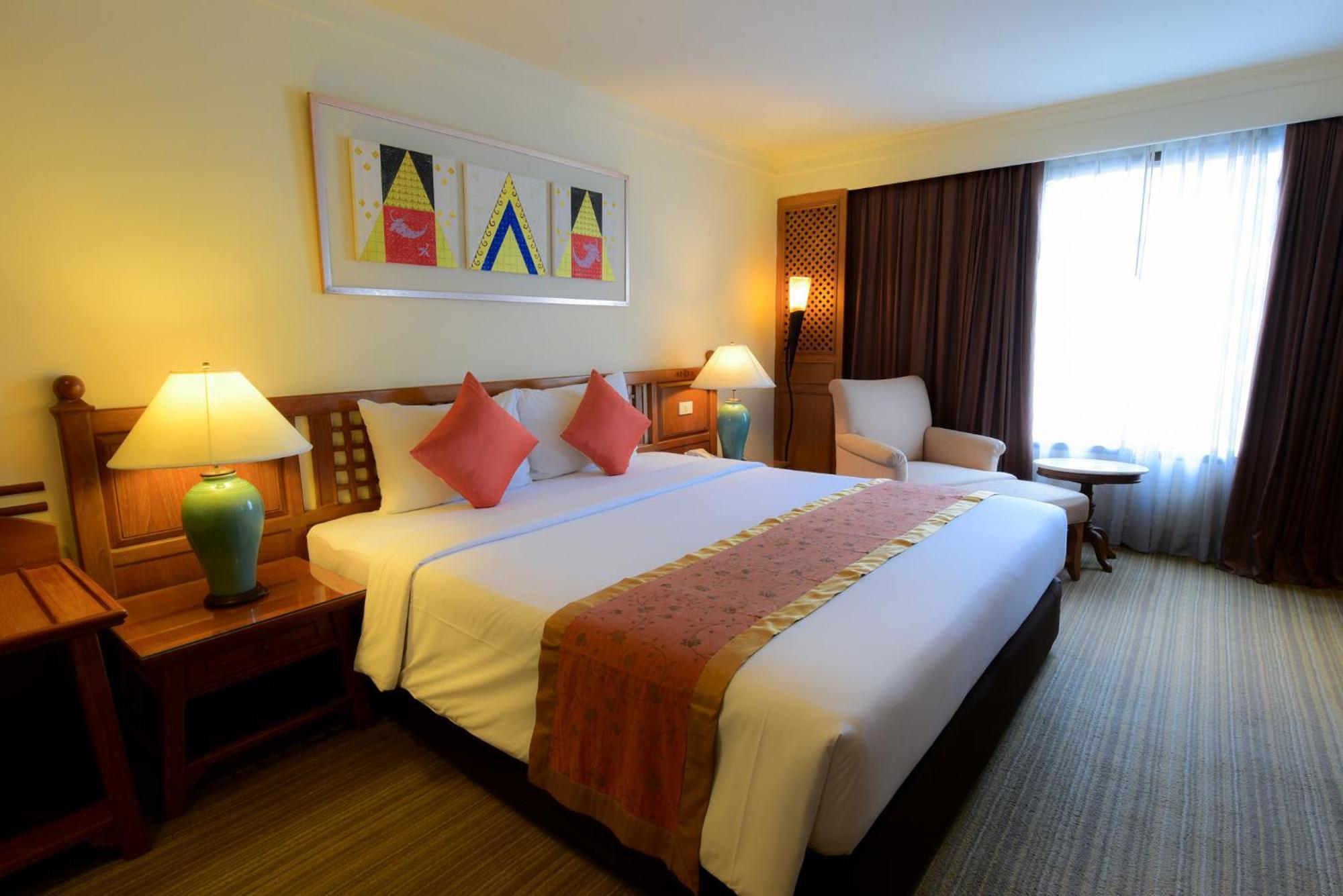 Silom Serene A Boutique Hotel Bangkok Luaran gambar