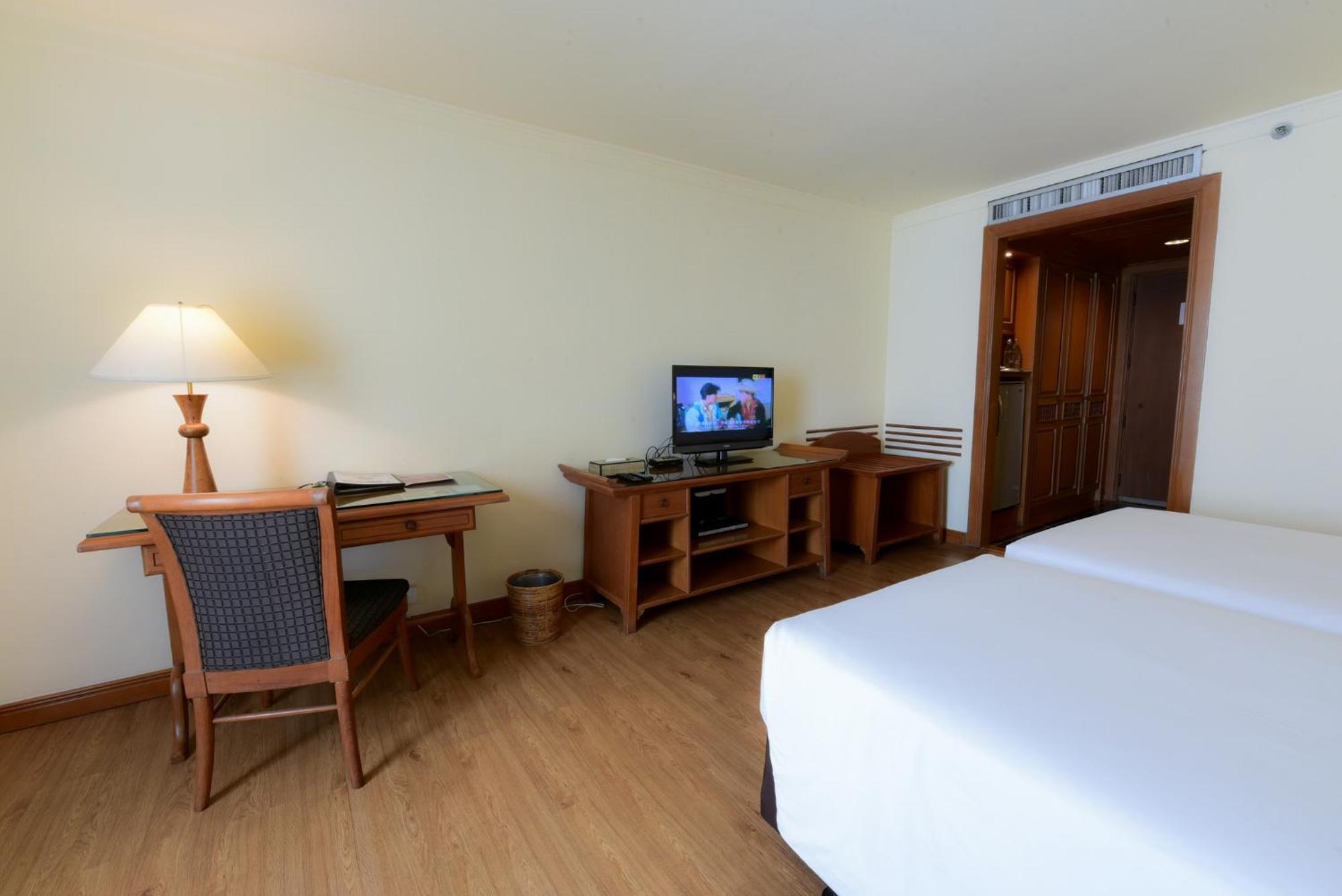 Silom Serene A Boutique Hotel Bangkok Luaran gambar