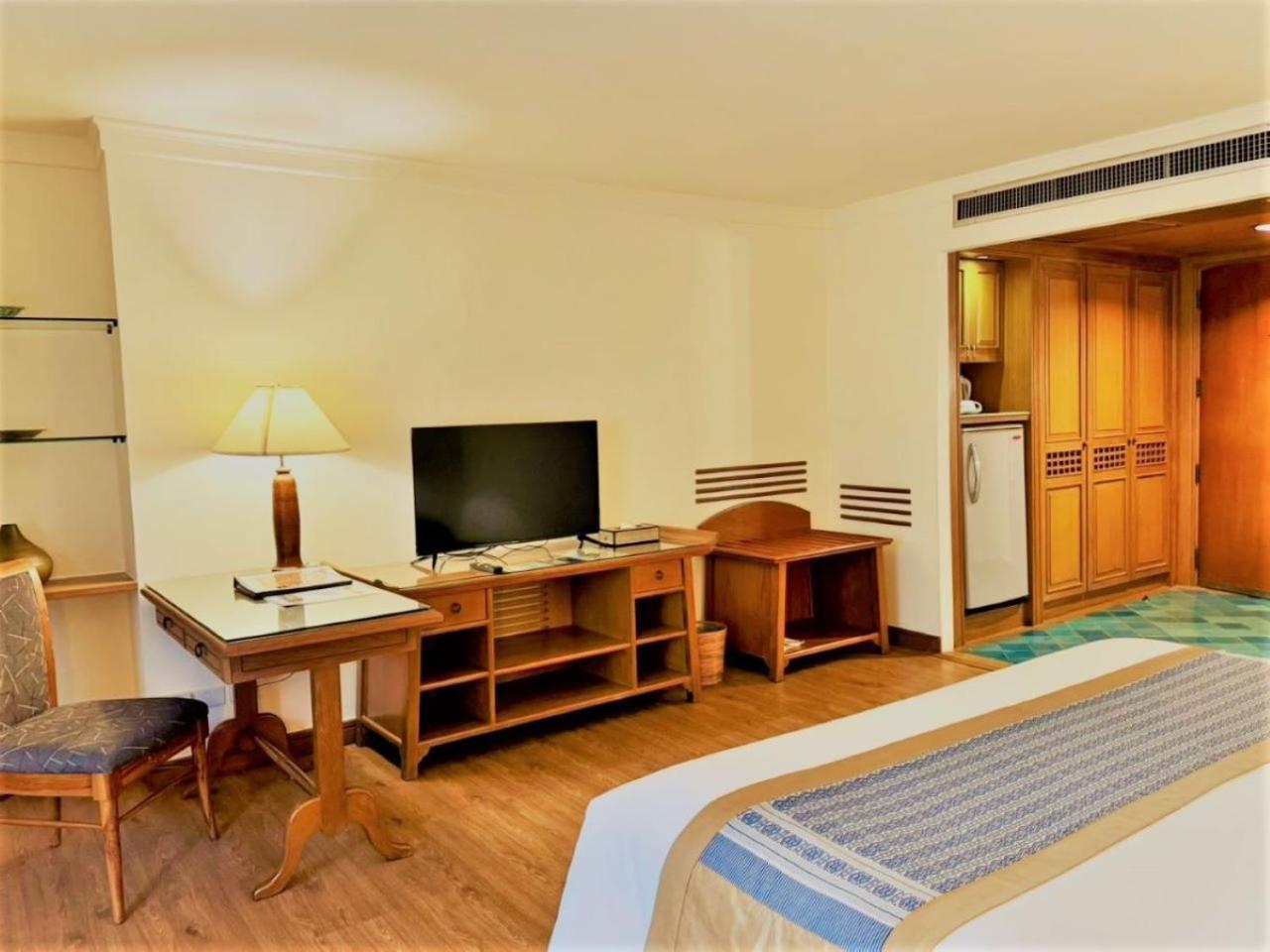 Silom Serene A Boutique Hotel Bangkok Luaran gambar