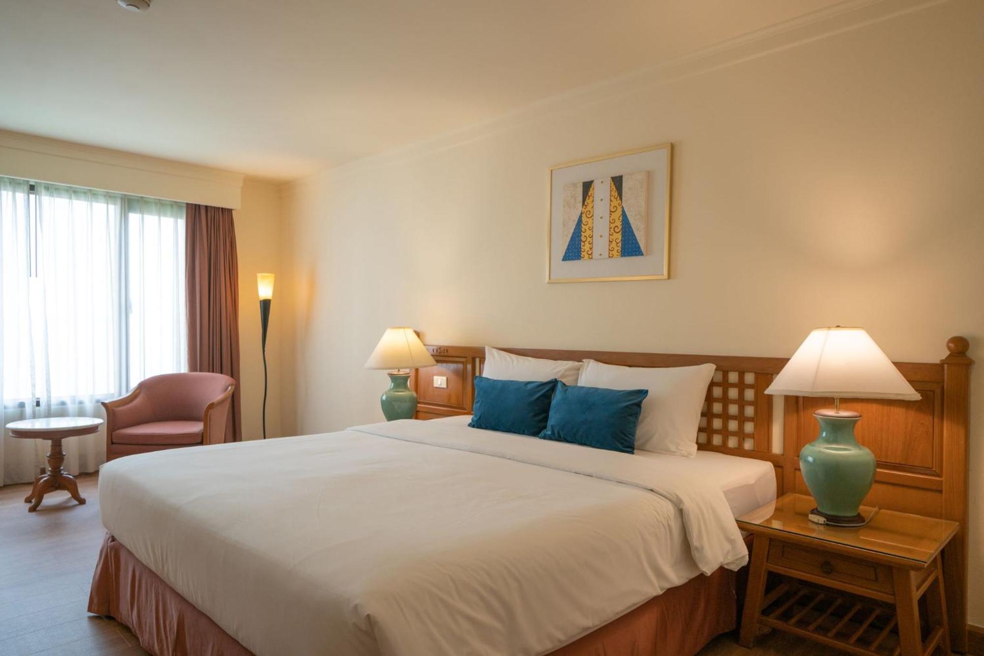 Silom Serene A Boutique Hotel Bangkok Luaran gambar