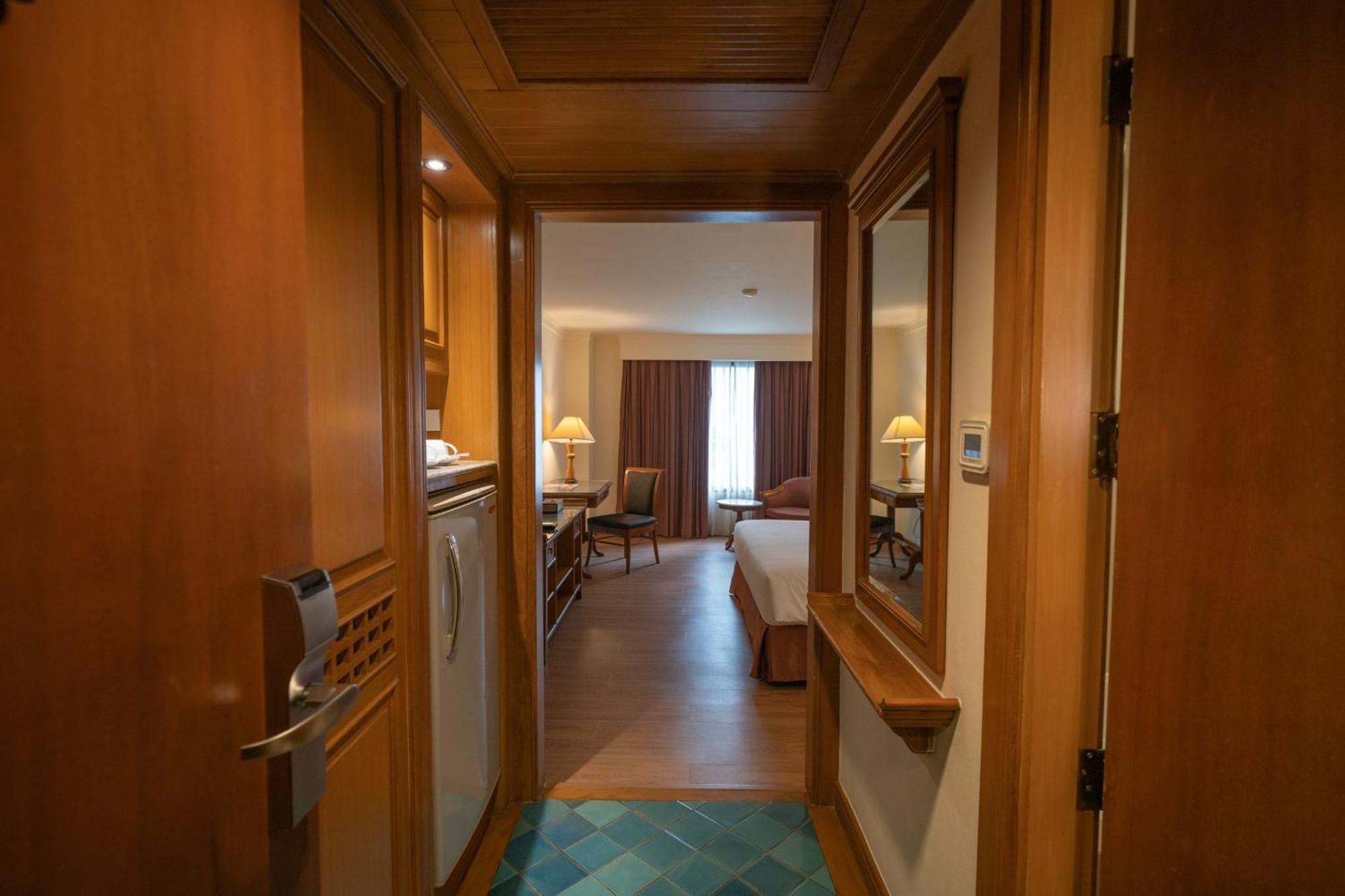 Silom Serene A Boutique Hotel Bangkok Luaran gambar