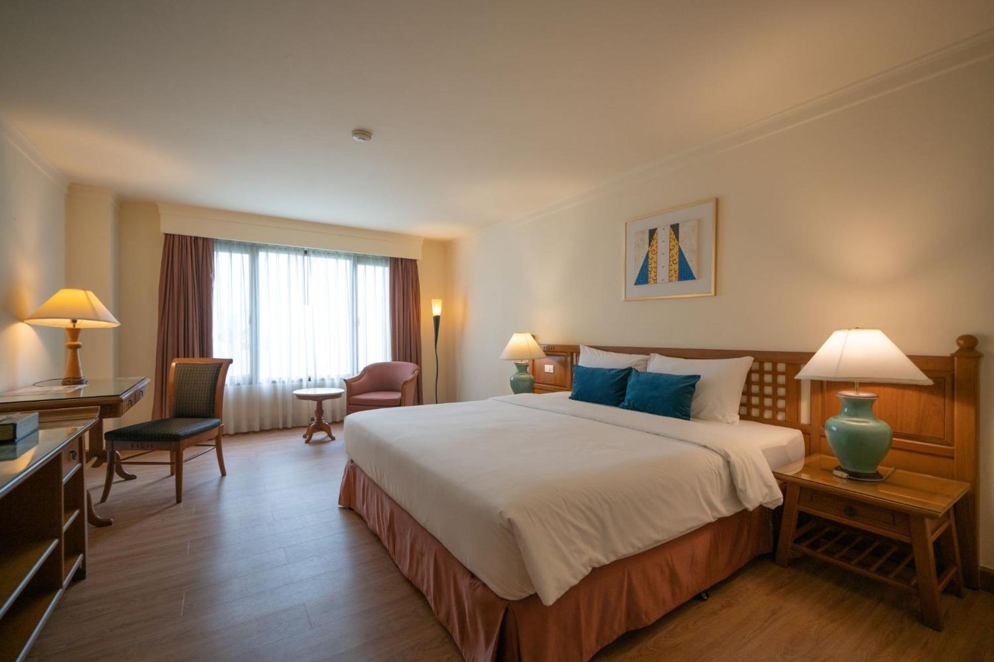 Silom Serene A Boutique Hotel Bangkok Luaran gambar