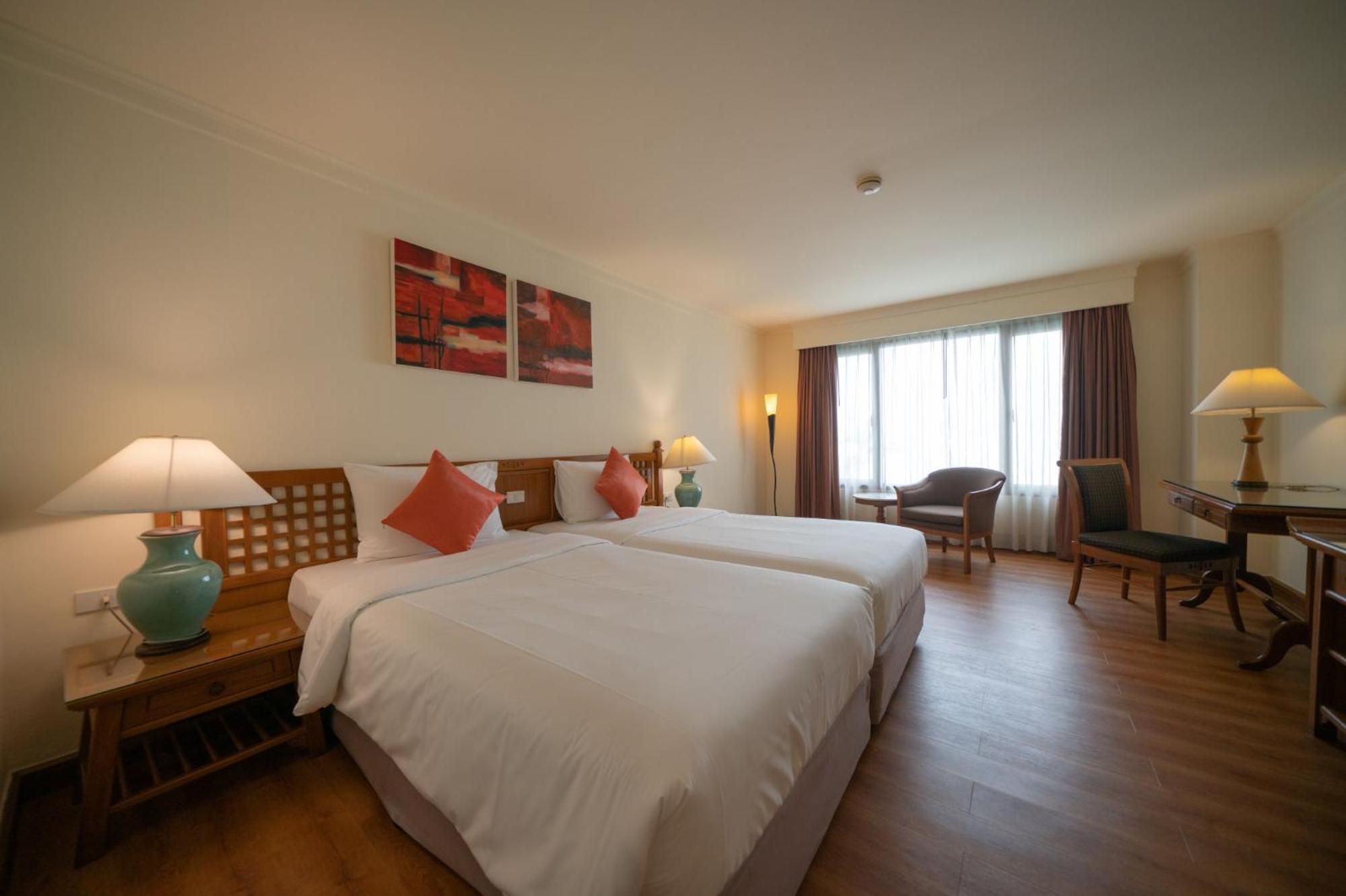 Silom Serene A Boutique Hotel Bangkok Luaran gambar