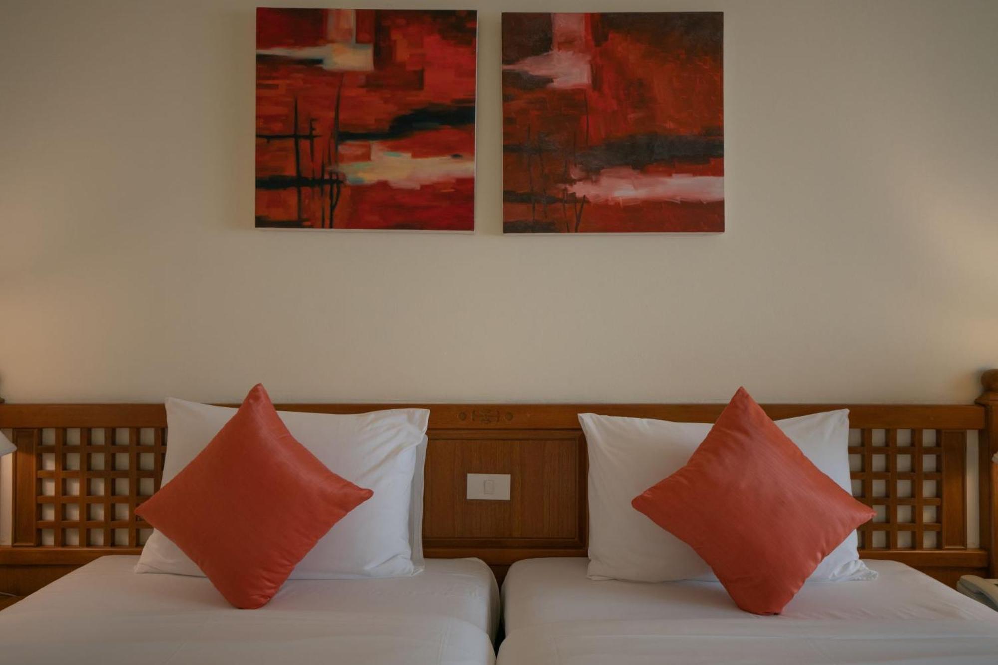 Silom Serene A Boutique Hotel Bangkok Luaran gambar