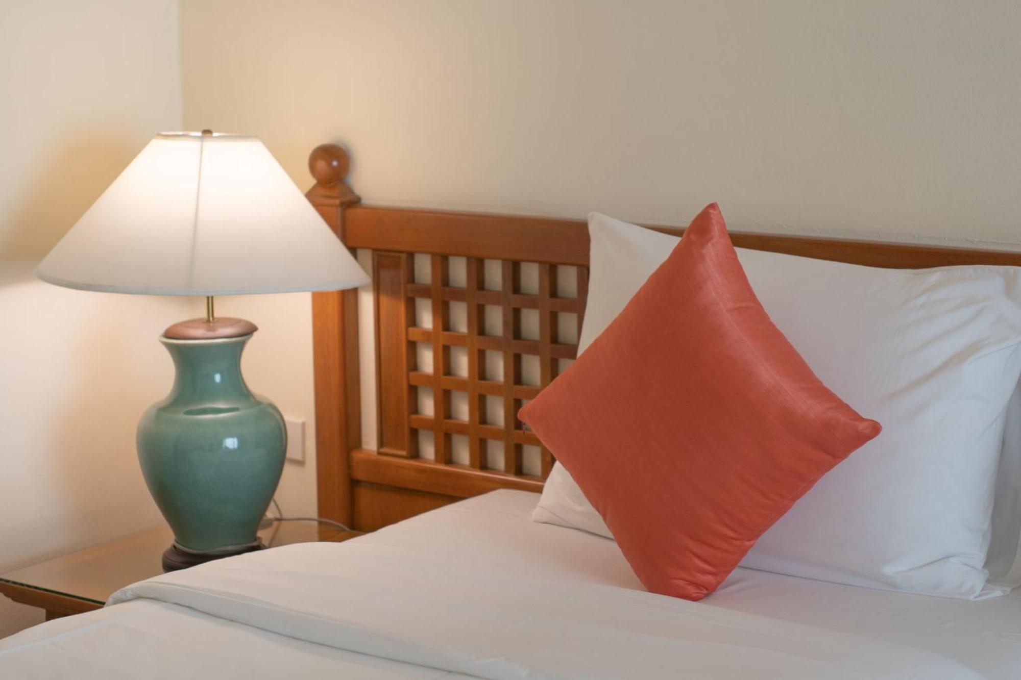 Silom Serene A Boutique Hotel Bangkok Luaran gambar