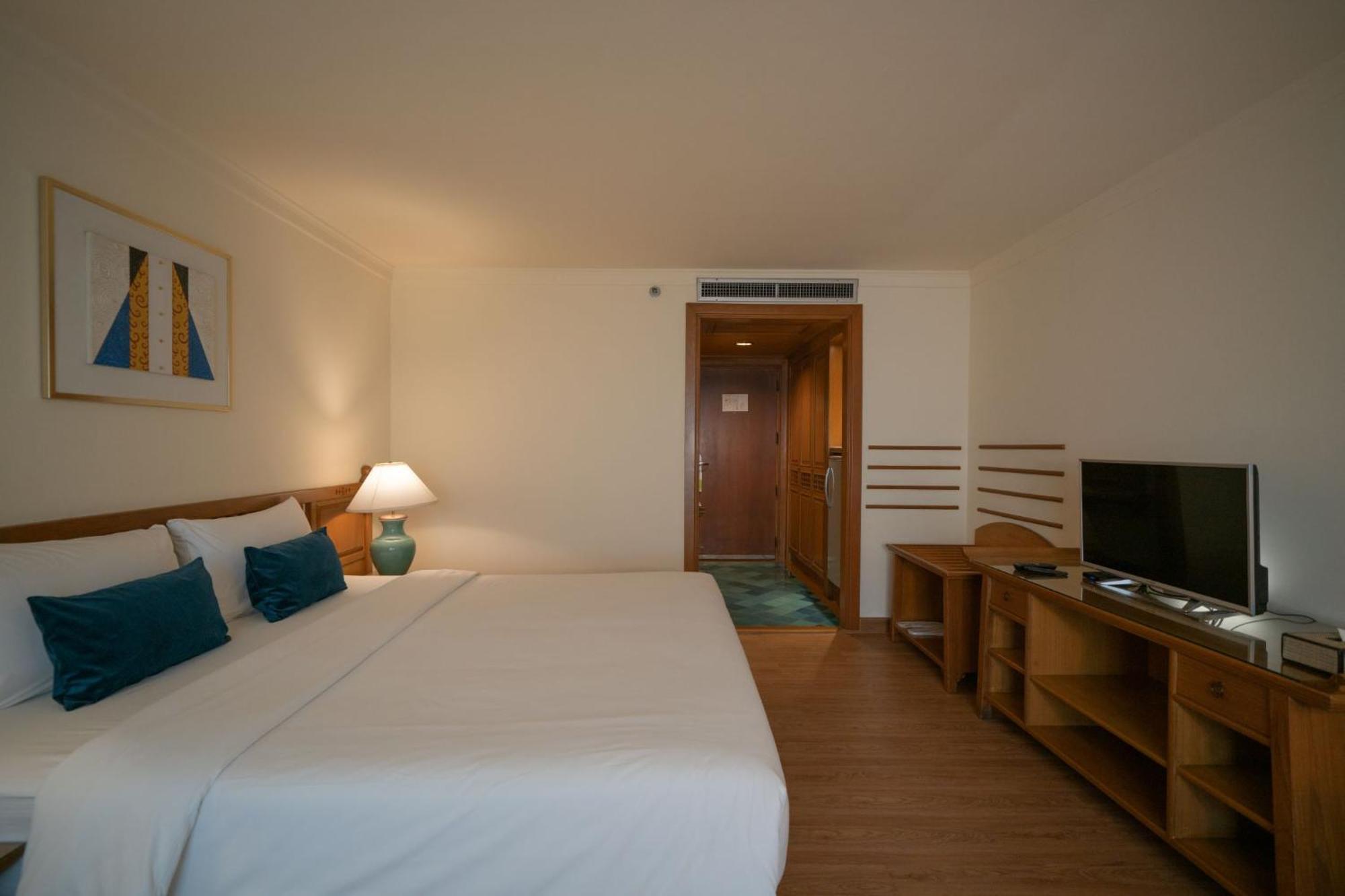 Silom Serene A Boutique Hotel Bangkok Luaran gambar