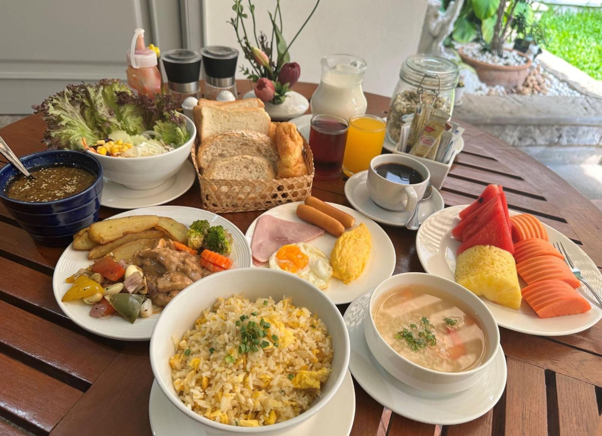 Silom Serene A Boutique Hotel Bangkok Luaran gambar