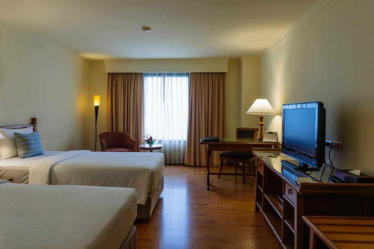 Silom Serene A Boutique Hotel Bangkok Luaran gambar