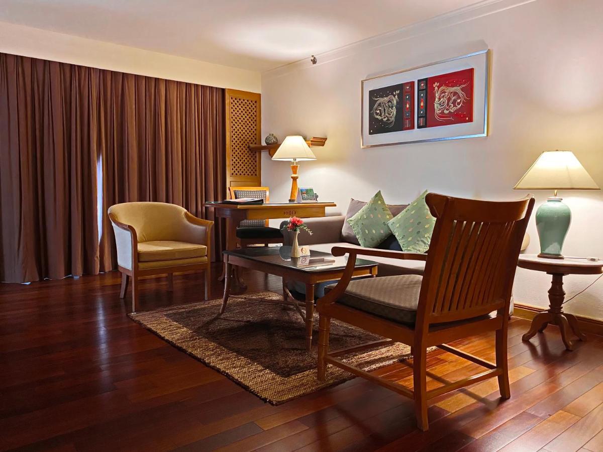 Silom Serene A Boutique Hotel Bangkok Luaran gambar